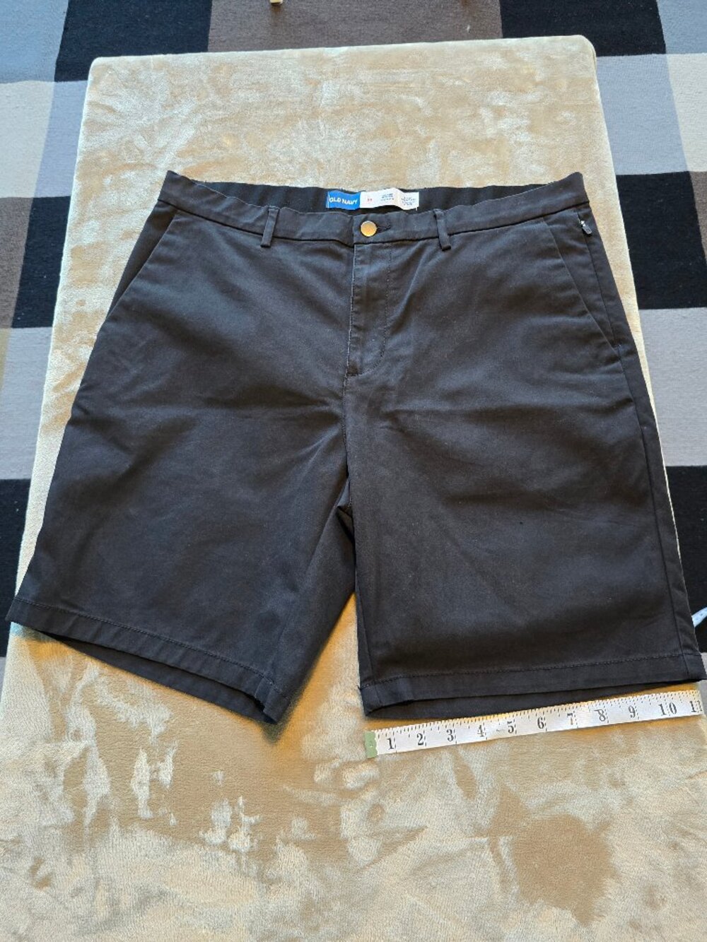 Old Navy Ultimate Tech Slim Shorts - Men's Size 36 - Built-In Flex Black / Dark